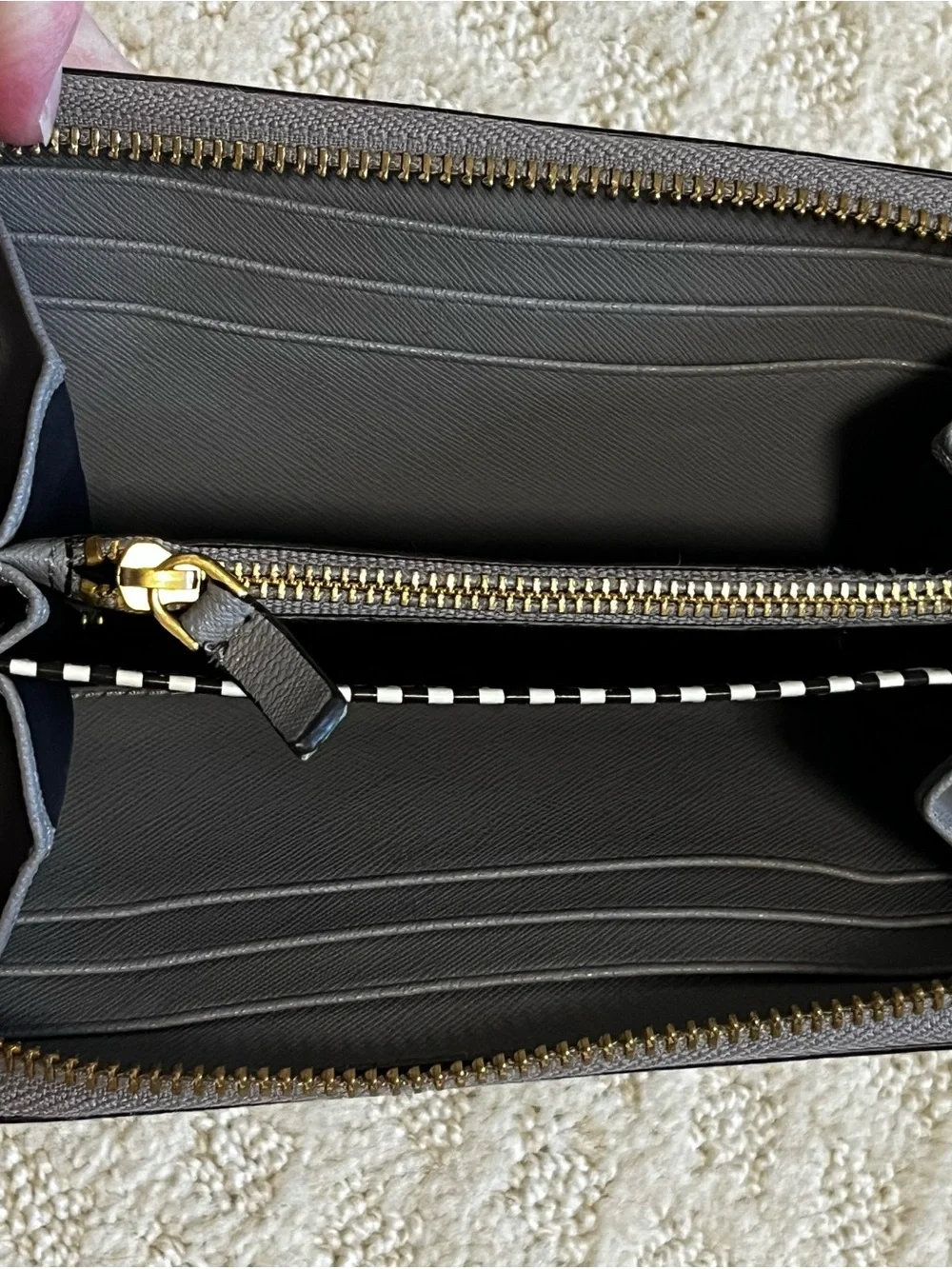 henri bendel compact wristlet